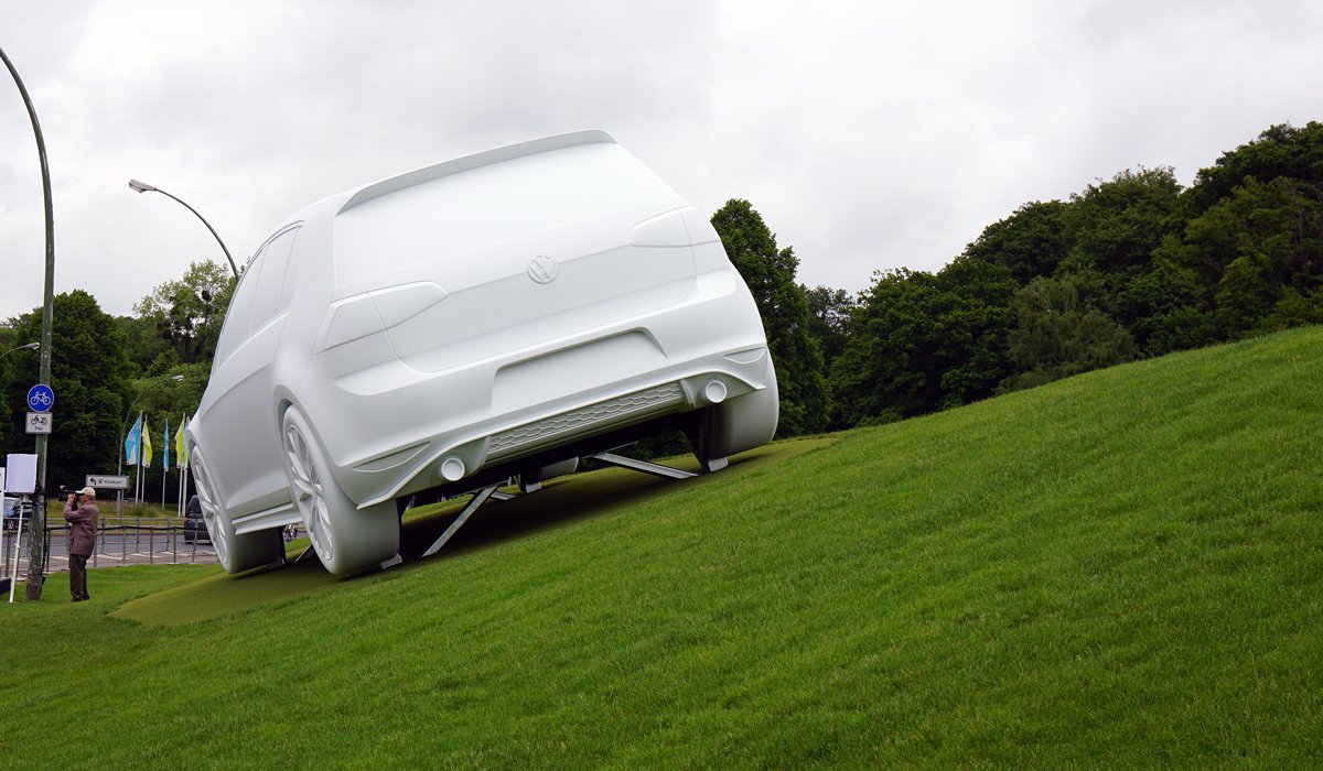 Stadt Wolfsburg VW Golf GTI Skulptur